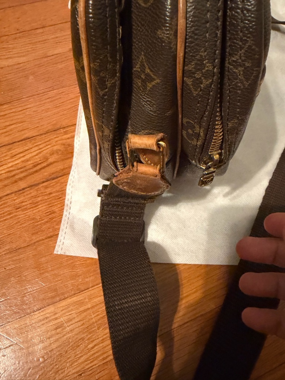 Louis Vuitton vintage Monogram Canvas Nile crossbody Bag with Tan Trim - Picture 6 of 12